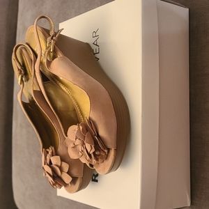 Report suede wedge sandals in blush color size 8.5